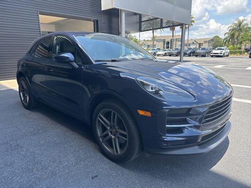 Night Blue Metallic 2019 Porsche Macan Macan