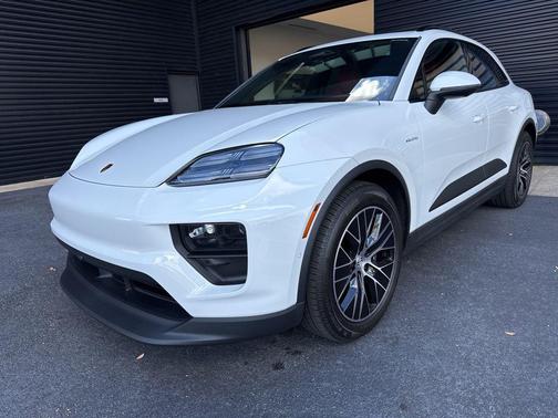 2025 Porsche Macan RWD