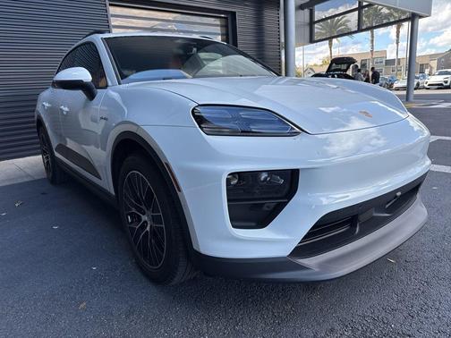 2025 Porsche Macan RWD