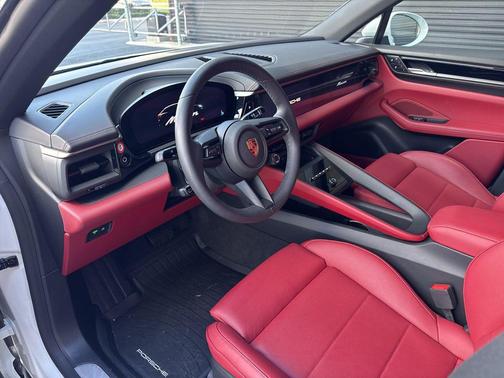 2025 Porsche Macan RWD