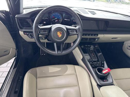 2022 Porsche 911 Carrera