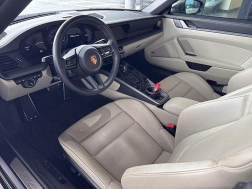 2022 Porsche 911 Carrera