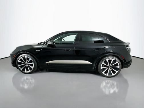 2025 Porsche Macan Turbo