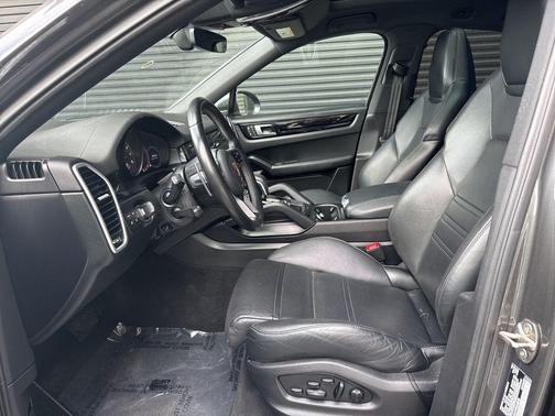Quartzite Grey Metallic 2023 Porsche Cayenne Cayenne