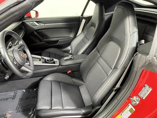 2025 Porsche 911 Carrera