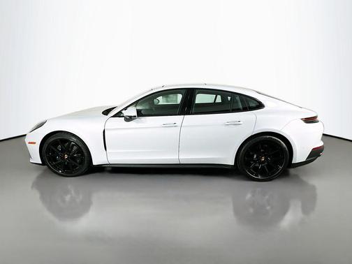 2025 Porsche Panamera 