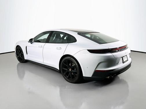 2025 Porsche Panamera 