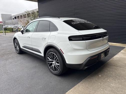 2025 Porsche Macan Electric