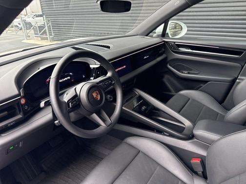 2025 Porsche Macan Electric
