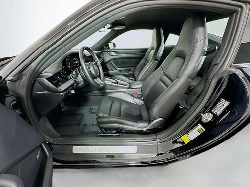 2020 Porsche 911 Carrera