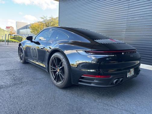 2020 Porsche 911 Carrera