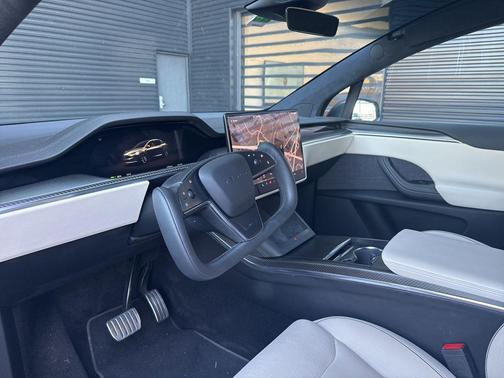 2022 Tesla Model X Plaid Tri Motor All-Wheel Drive