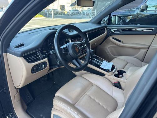 2022 Porsche Macan 