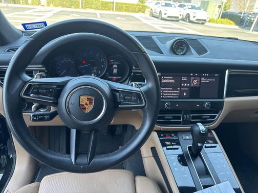 2022 Porsche Macan 