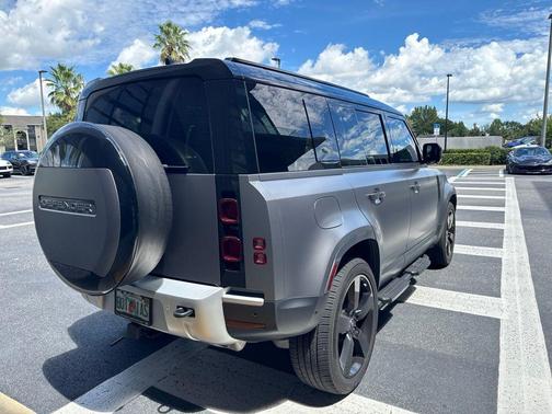 Eiger Grey Metallic 2024 Land Rover Defender 110 P400 S