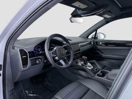 Carrara White Metallic 2022 Porsche Cayenne Cayenne