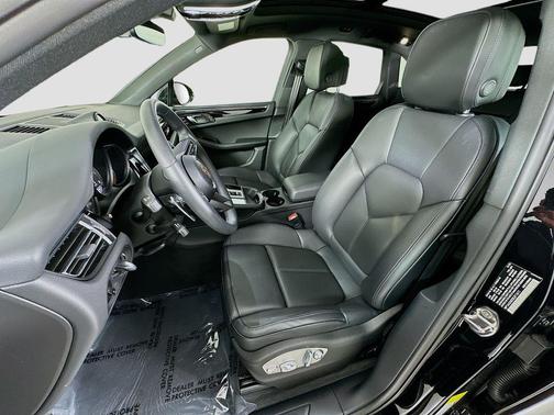 2025 Porsche Macan T