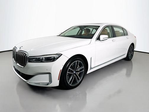 Alpine White 2022 BMW 750 i xDrive