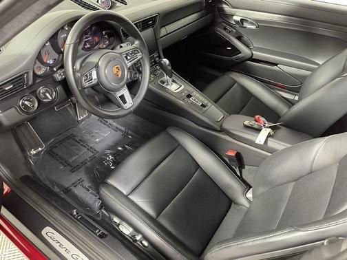 2019 Porsche 911 Carrera GTS
