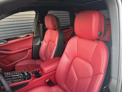 2025 Porsche Macan T