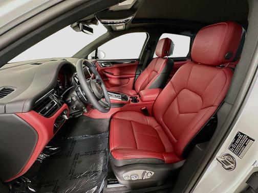 2025 Porsche Macan T