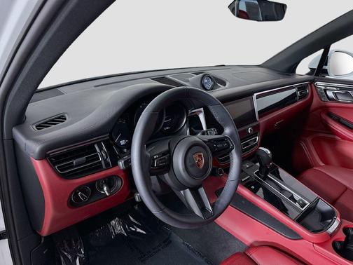 2025 Porsche Macan T