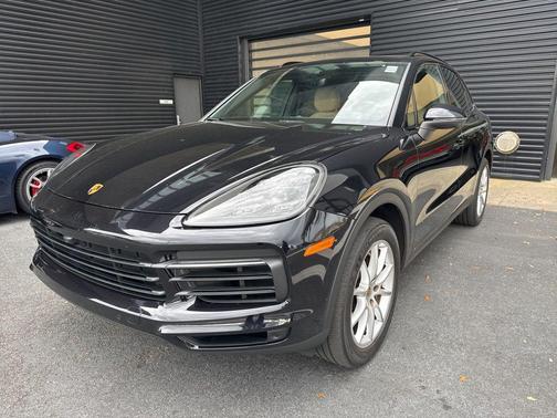 Jet Black Metallic 2022 Porsche Cayenne S