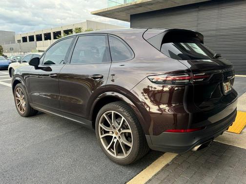 Mahogany Metallic 2019 Porsche Cayenne Cayenne