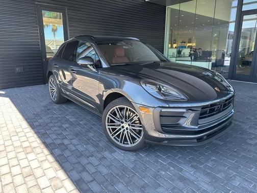 2025 Porsche Macan Base