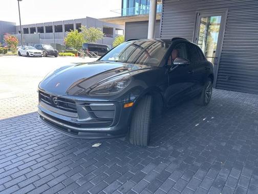 2025 Porsche Macan Base