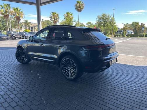 2025 Porsche Macan Base