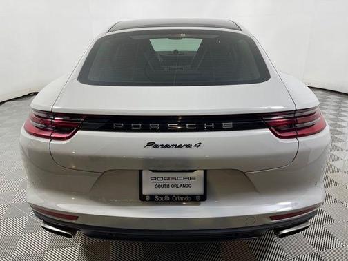 2018 Porsche Panamera 4
