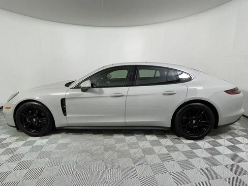 2018 Porsche Panamera 4