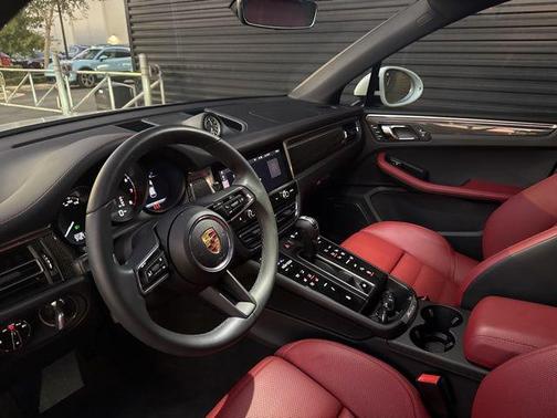 2025 Porsche Macan 