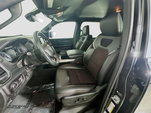 Diamond Black Crystal Pearlcoat 2022 RAM 1500 Big Horn/Lone Star