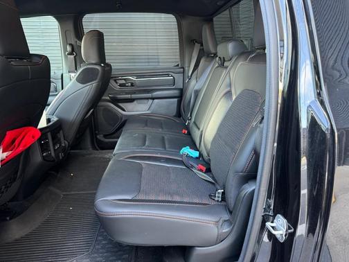 Diamond Black Crystal Pearlcoat 2022 RAM 1500 Big Horn/Lone Star