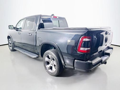 Diamond Black Crystal Pearlcoat 2022 RAM 1500 Big Horn/Lone Star