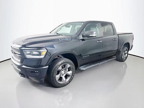 Diamond Black Crystal Pearlcoat 2022 RAM 1500 Big Horn/Lone Star