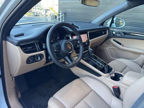 2025 Porsche Macan T