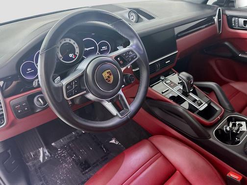 2023 Porsche Cayenne Platinum Edition