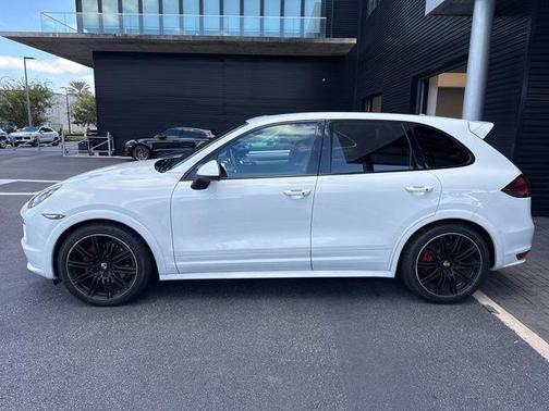 2013 Porsche Cayenne GTS