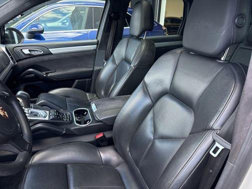 2013 Porsche Cayenne GTS