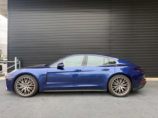 2024 Porsche Panamera 4