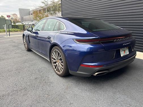 2024 Porsche Panamera 4