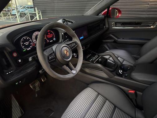 2025 Porsche Cayenne GTS