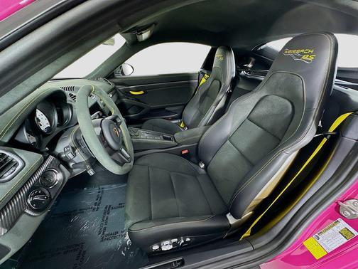 2025 Porsche 718 Cayman GT4 RS