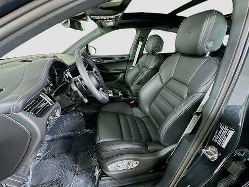 2025 Porsche Macan T