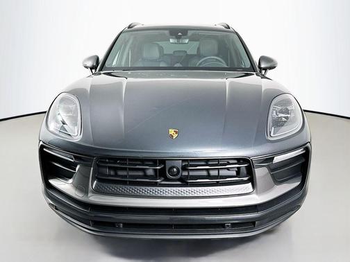 2025 Porsche Macan T