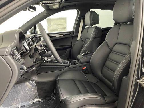 2025 Porsche Macan T