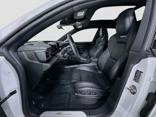 2025 Porsche Macan Electric